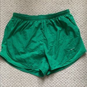Nike tempo running shorts (L)